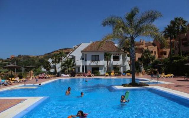 Duquesa Village Apartemento 2115