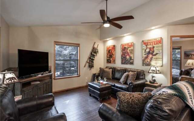 Midtown Riverfront 1, 2 Bedrooms, Hot Tub, Sleeps 6