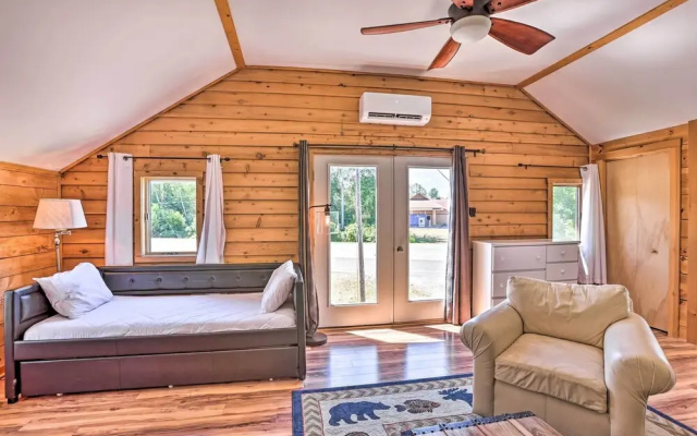 Quaint Studio w/ Shared Beach: Walk to Suttons Bay