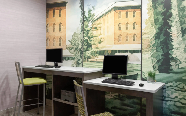 La Quinta Inn & Suites by Wyndham Columbus - Edinburgh
