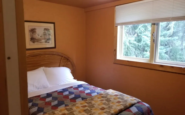 Schott’s Lake Conference & Resort