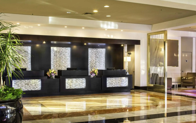 DoubleTree by Hilton New York LaGuardia Airport