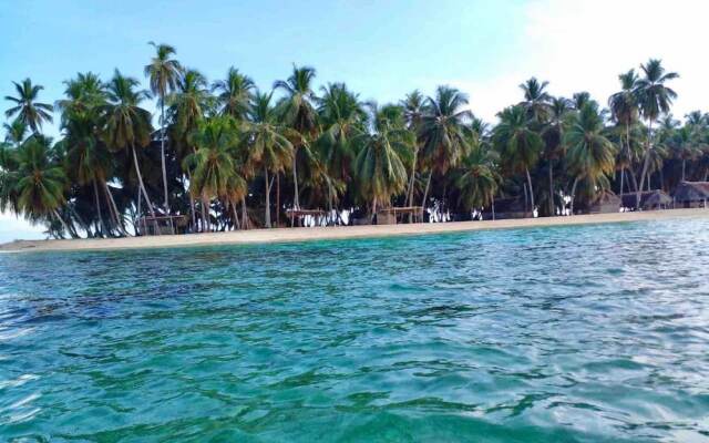 Cabins in Asserya Island - San Blas paradise - meals included