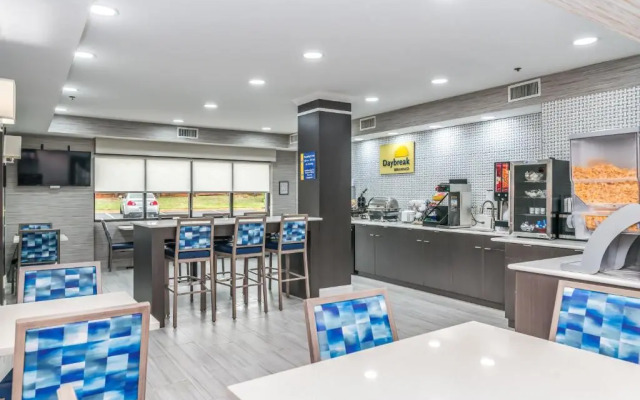 Days Inn & Suites Prattville-Montgomery