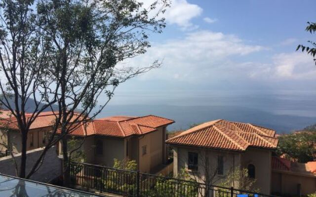 Fuxian Lake Yijing Homestay (Chengjiang Sunshan Town Square)