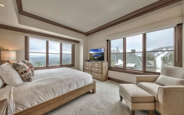 Summer Sale: Constellation S | 3 Bedroom Penthouse Condo by RedAwning