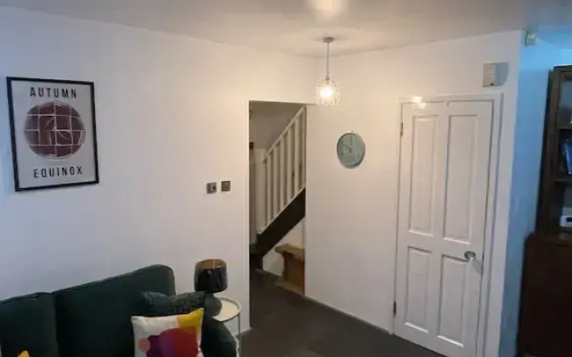 Stepney Green Gated Area with Parking & Garden