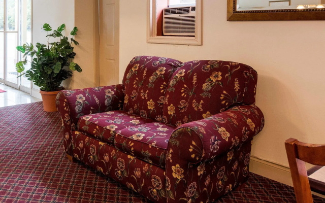 Econo Lodge Petersburg - Fort Lee