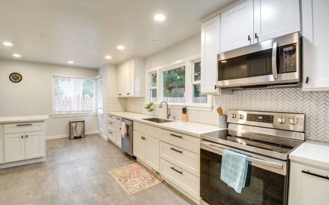 Tacoma Vacation Rental w/ Outdoor Fireplace