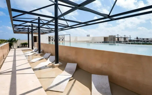 Palais Q103 at Av Coba