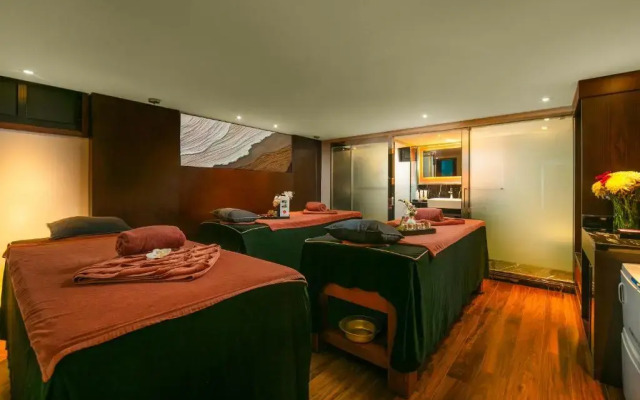 Aurora Central Hotel