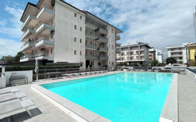 Studio With Balcony and Pool Access