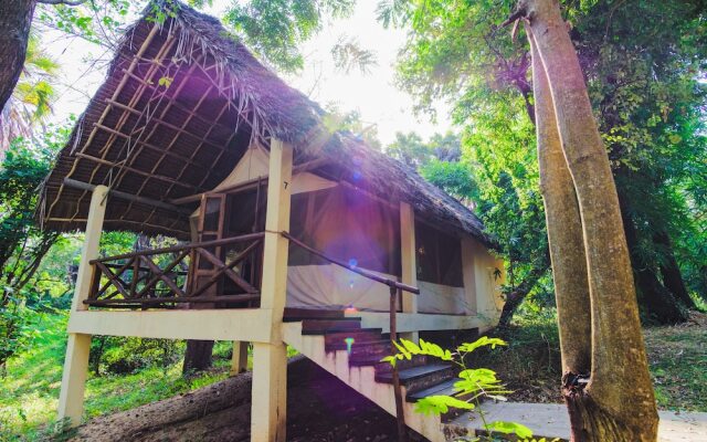 Mkoma Bay Tented Lodge