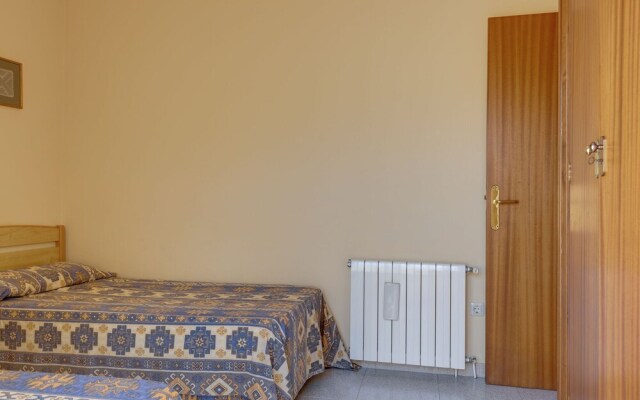 Splendid Mansion in Palau-Saverdera near Sea