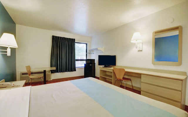 Motel 6 Newport, RI