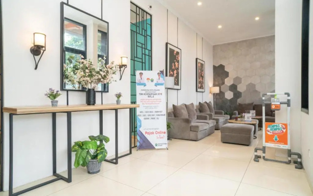 Sans Hotel Fif Fa Premiere Malang