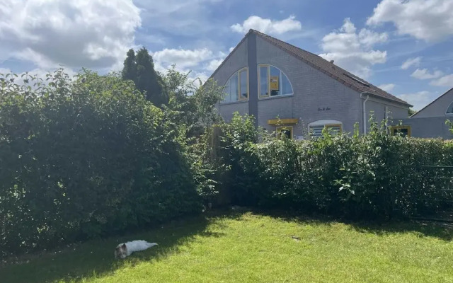 Snug Holiday Home With Garden