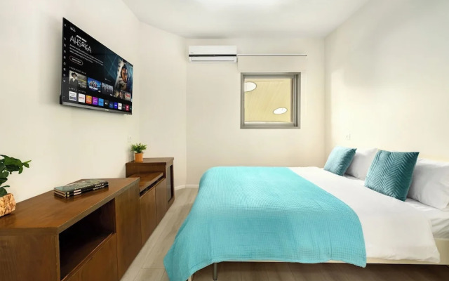 Netanya Beach Pool Studio by Sea N' Rent