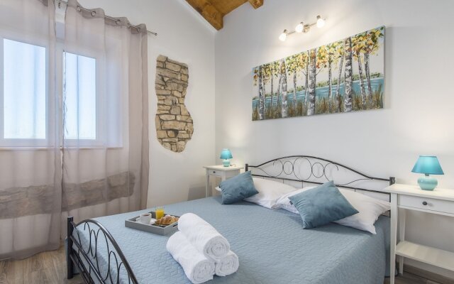 Beautiful Stone House with Large Garden And Private Pool