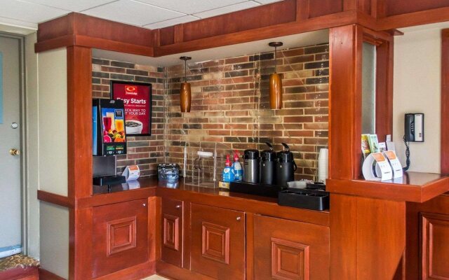 Econo Lodge Warrensville Heights Hotel