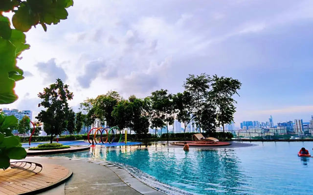 Maxine Suites