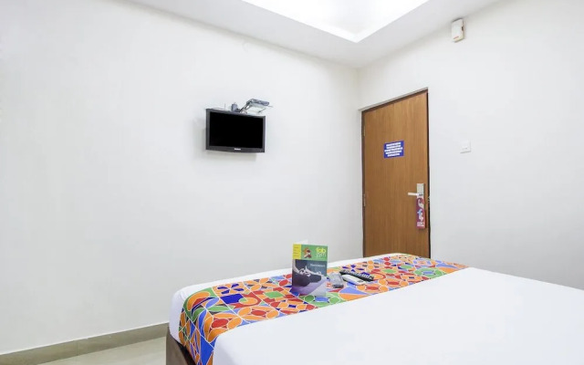FabHotel 4 Seasons Silk Board