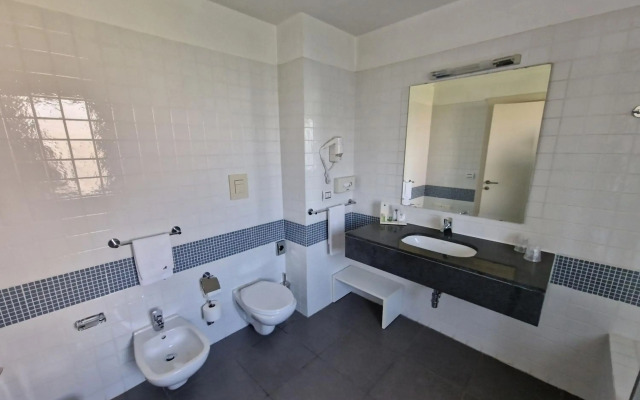 Inn Naples Airport