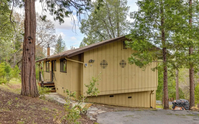Serene Groveland Cabin Rental Near Yosemite!