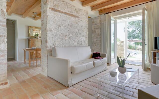 2Basl · Montefreddo - Two Bedroom Split Level