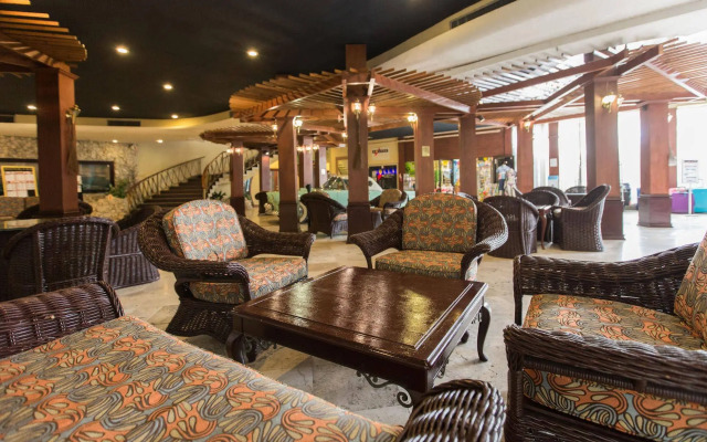 thunderbird beach hotel