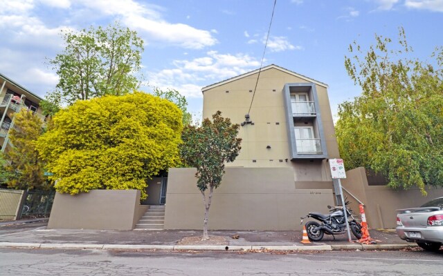 Colour Pop Fitzroy - Pets, Parking, Balcony, 3bdrm