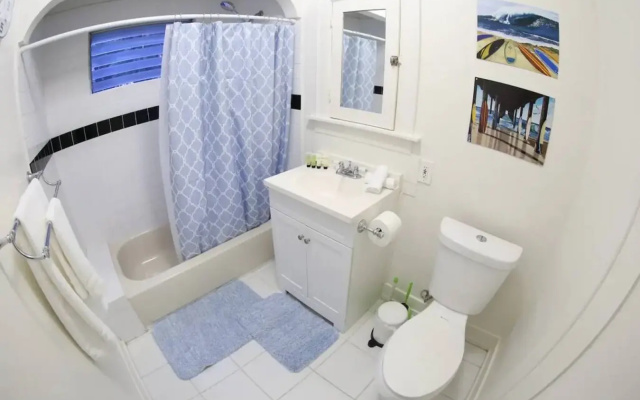 QUAINT UPDATED 2-BEDROOM HOUSE IN GLENDALE  (p2)