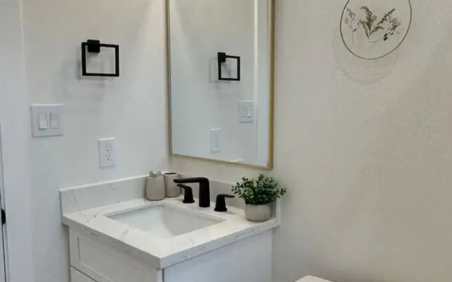 Stylish 3BR Near IAH and Dwntwn