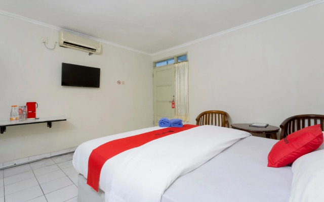 RedDoorz @ Supratman Street