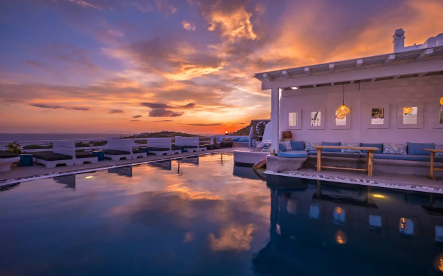 Flaskos Suites