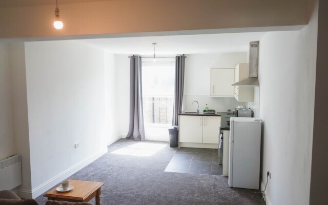 1 Bed Flat in Pedestrianized High Street