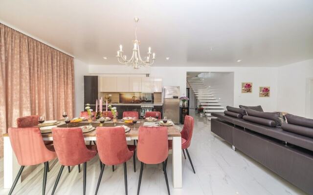 Beachfront Villa Baronessa with Pool