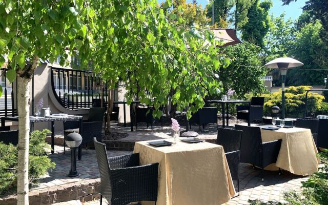 Eney Hotel