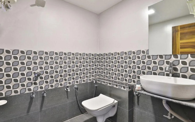 Hotel Landmark by Sky Stays