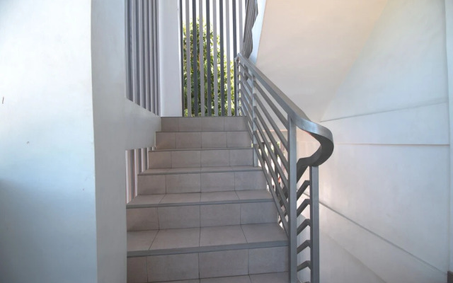 OYO 778 Fat J Apartelle