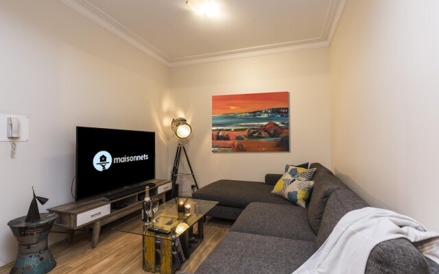 Queen Bed With Private Bathroom In Redfern Apt
