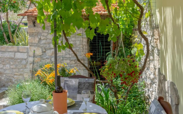 Mediterranean terrace apartment with Bikes & SUP