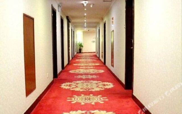 Sunshine Holiday Hotel