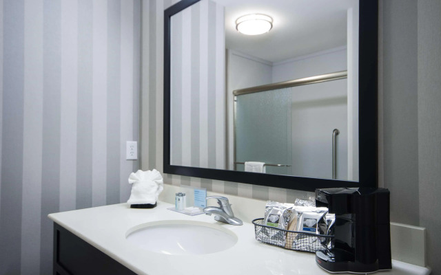 Hampton Inn & Suites DuPont