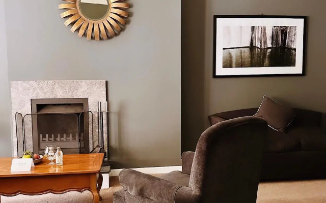 Lancemore Lindenderry Red Hill