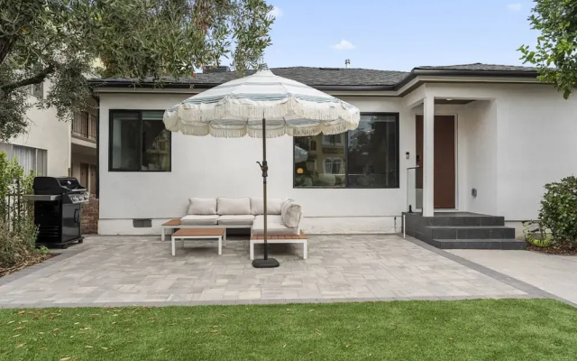 3BR House Fully Renovated 2025 Fenced Yard Patio Carport in Noho Arts District p85