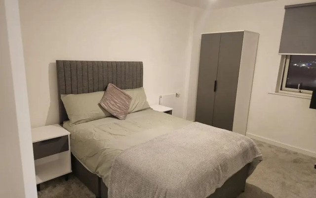 Luxurious 2-bed Haven in the Heart of Barking