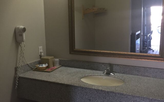 Camelot Inn & Suites Veterans Memorial NW Houston
