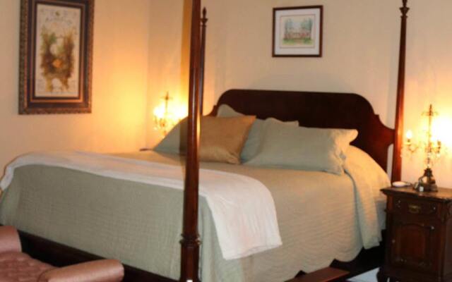 Collina Plantation Inn