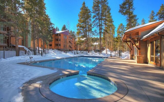 Mountainwood 301 2 Bedroom Condo by RedAwning